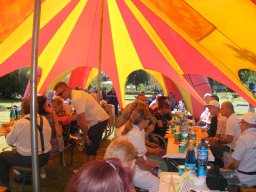 „Dzień pieczonego ziemniaka”. Spotkanie integracyjne w DPS w Jugowie. 31 sierpnia 2017r.